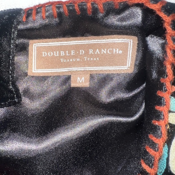 Elegant Black Embroidered Dress - Picture 5 of 7